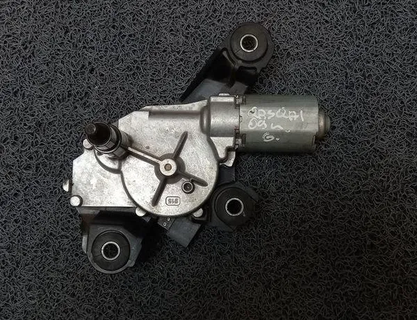 NISSAN Qashqai 1 generation (2007-2014) Bagāžas nodalījuma loga tīrītāja motorīts 28710JD000 33251506