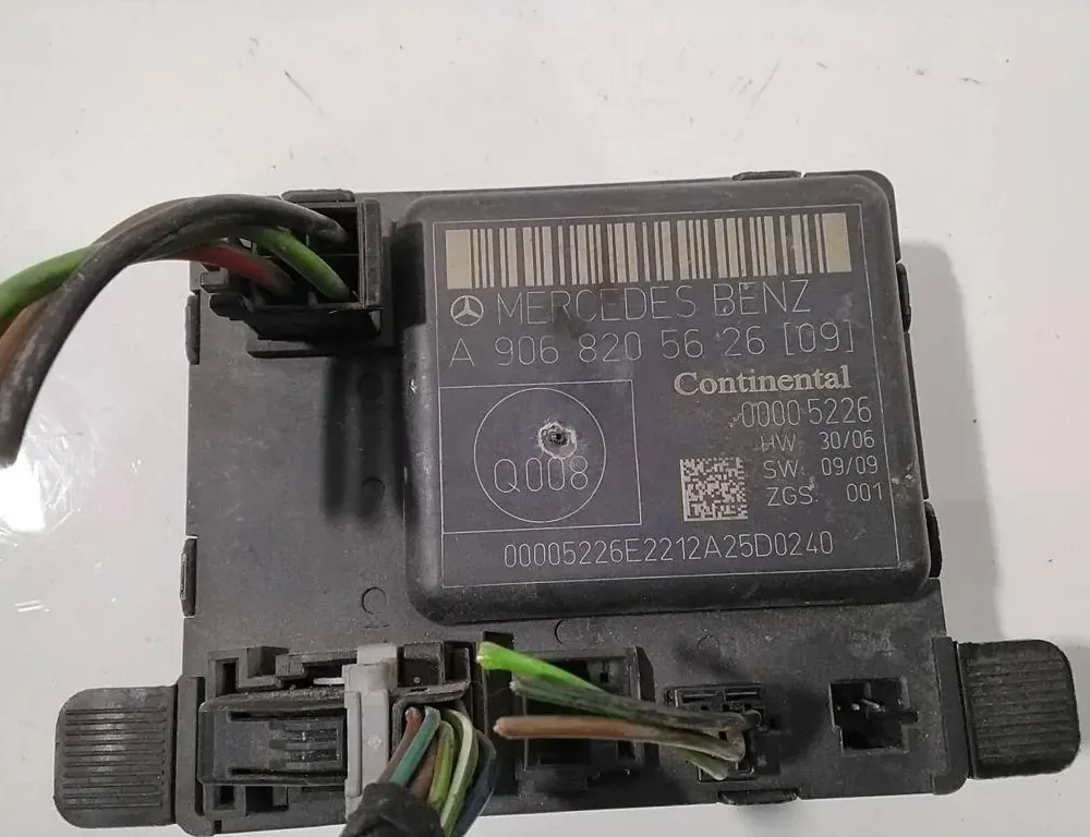 VOLKSWAGEN Crafter 1 generation (2006-2016) Priekšējo labo durvju vadības bloks A9068205626 33252605