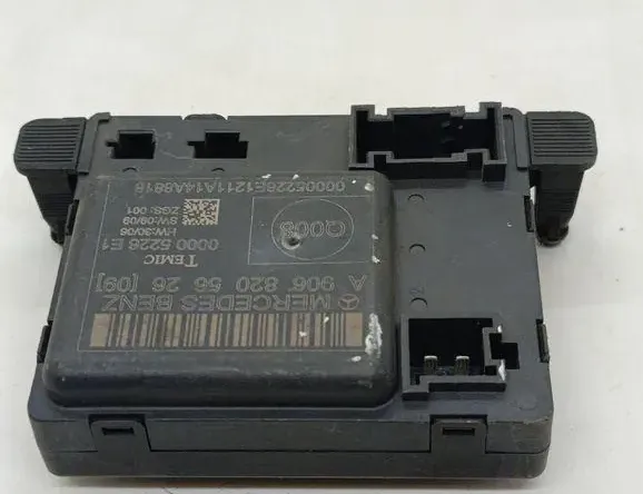 MERCEDES-BENZ Sprinter 3 generation (907/910) (2019-2024) Priekšējo labo durvju vadības bloks A9068205626 33258144