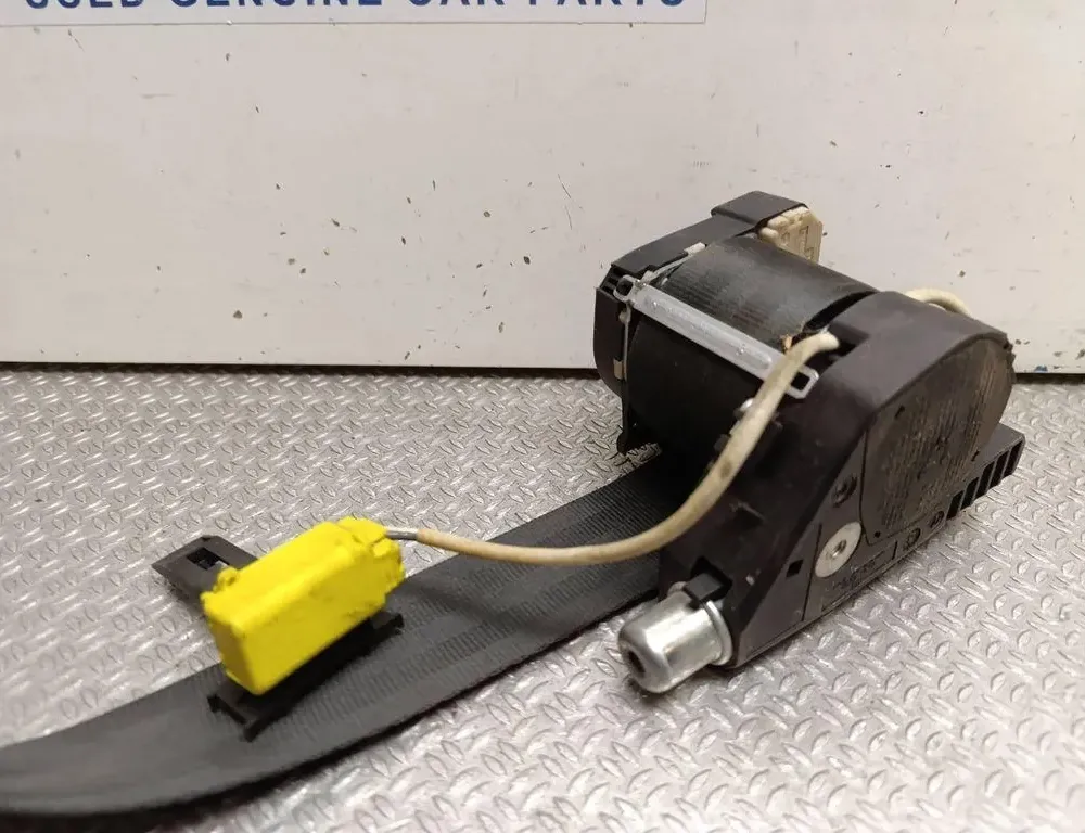 VOLKSWAGEN Transporter T5 (2003-2015) Front Right Seatbelt 33014052 33258391