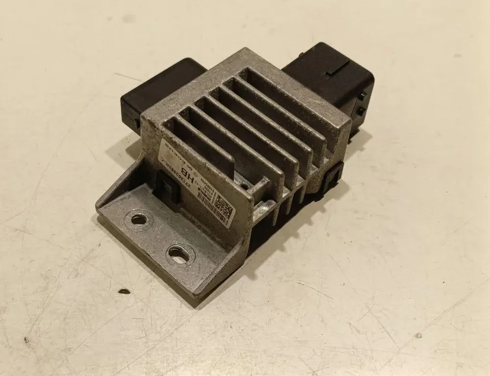 RENAULT Master 3 generation (2010-2023) Aizdedzes sveces 271203982R 33258432