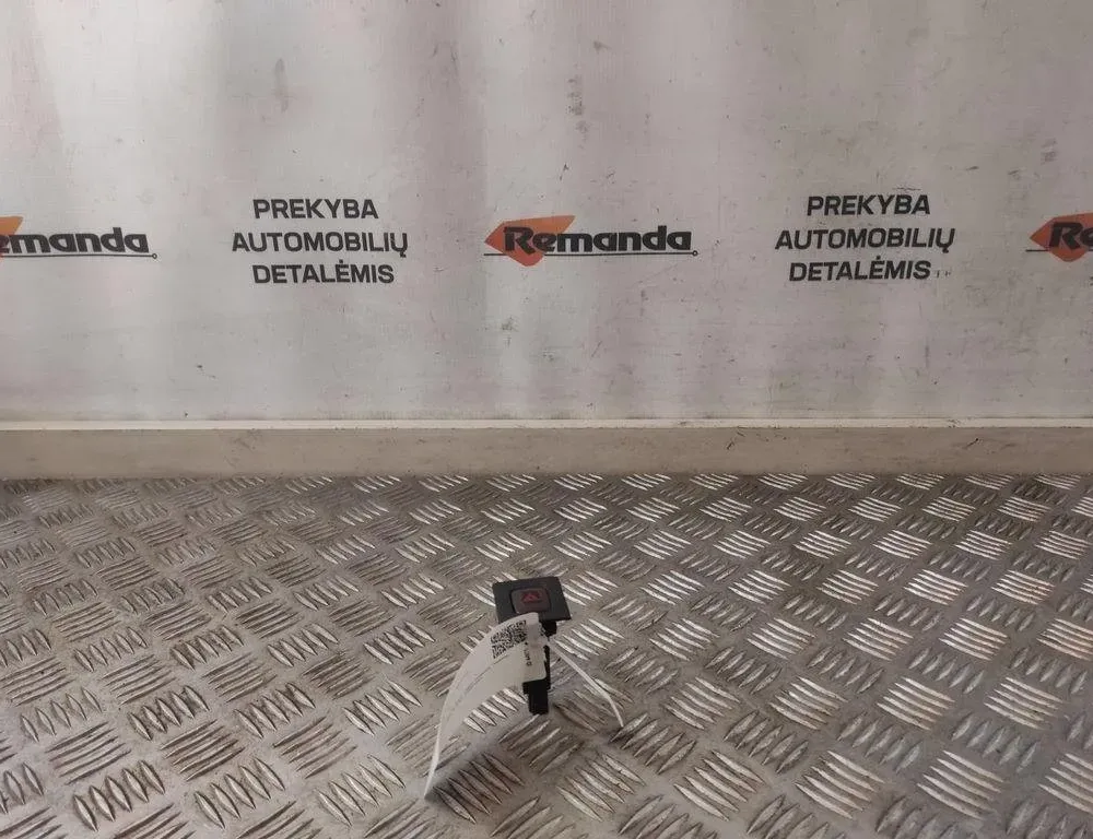 VOLVO V70 3 generation (2007-2020) кнопка опасности 30710106 31584074