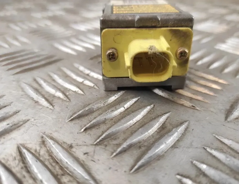 TOYOTA Avensis Verso 1 generation (2001-2003) Aizmugurējais labais trieciena sensors 8986044010 31605376