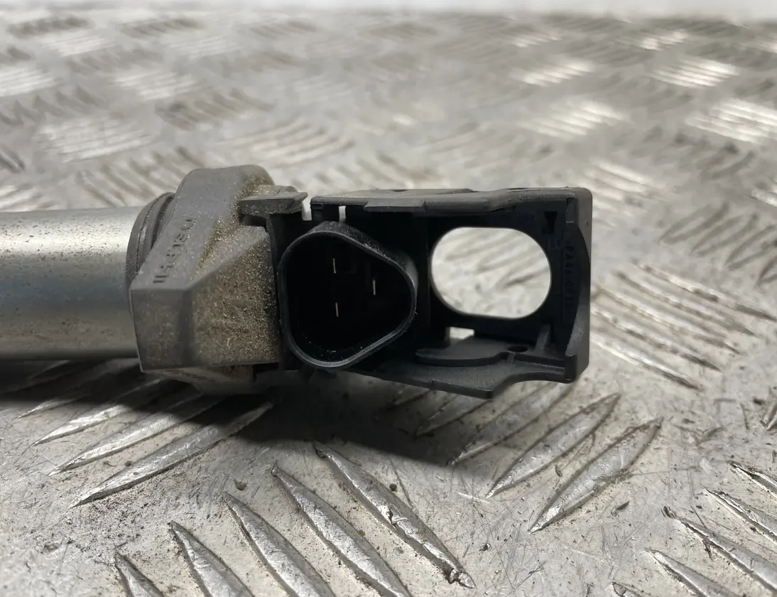 BMW 5 Series F10/F11 (2009-2017) Augstsprieguma aizdedzes spole 8616153 24451605