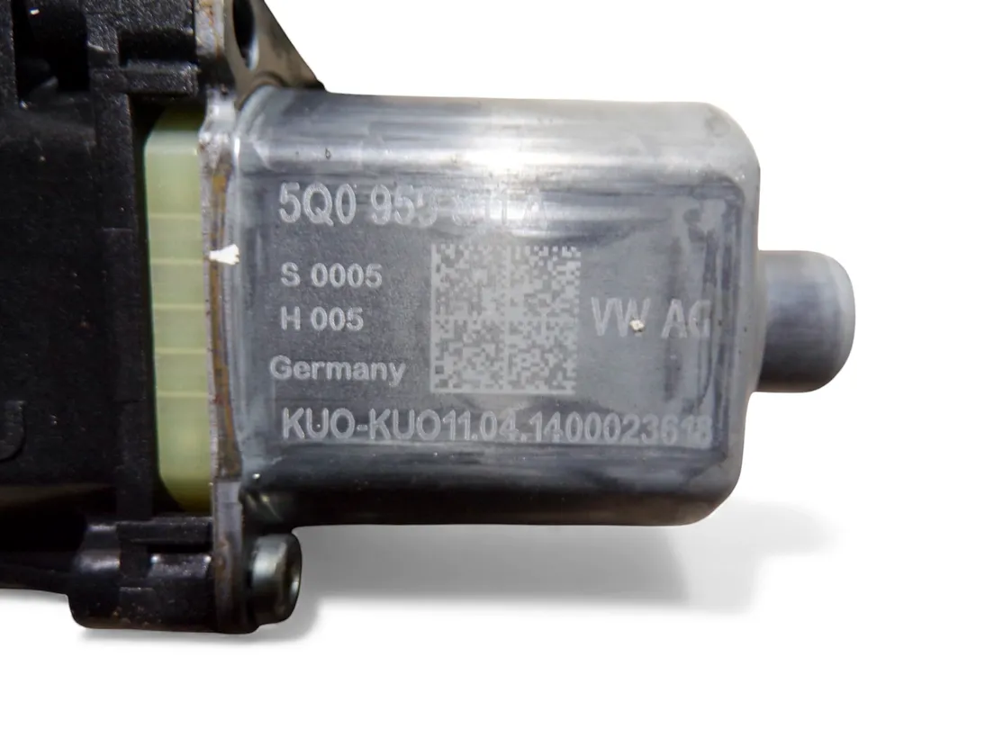 SKODA Octavia 3 generation (2013-2020) Моторчик стеклоподъемника задней левой двери 5Q0959811A,0130822725 33512631