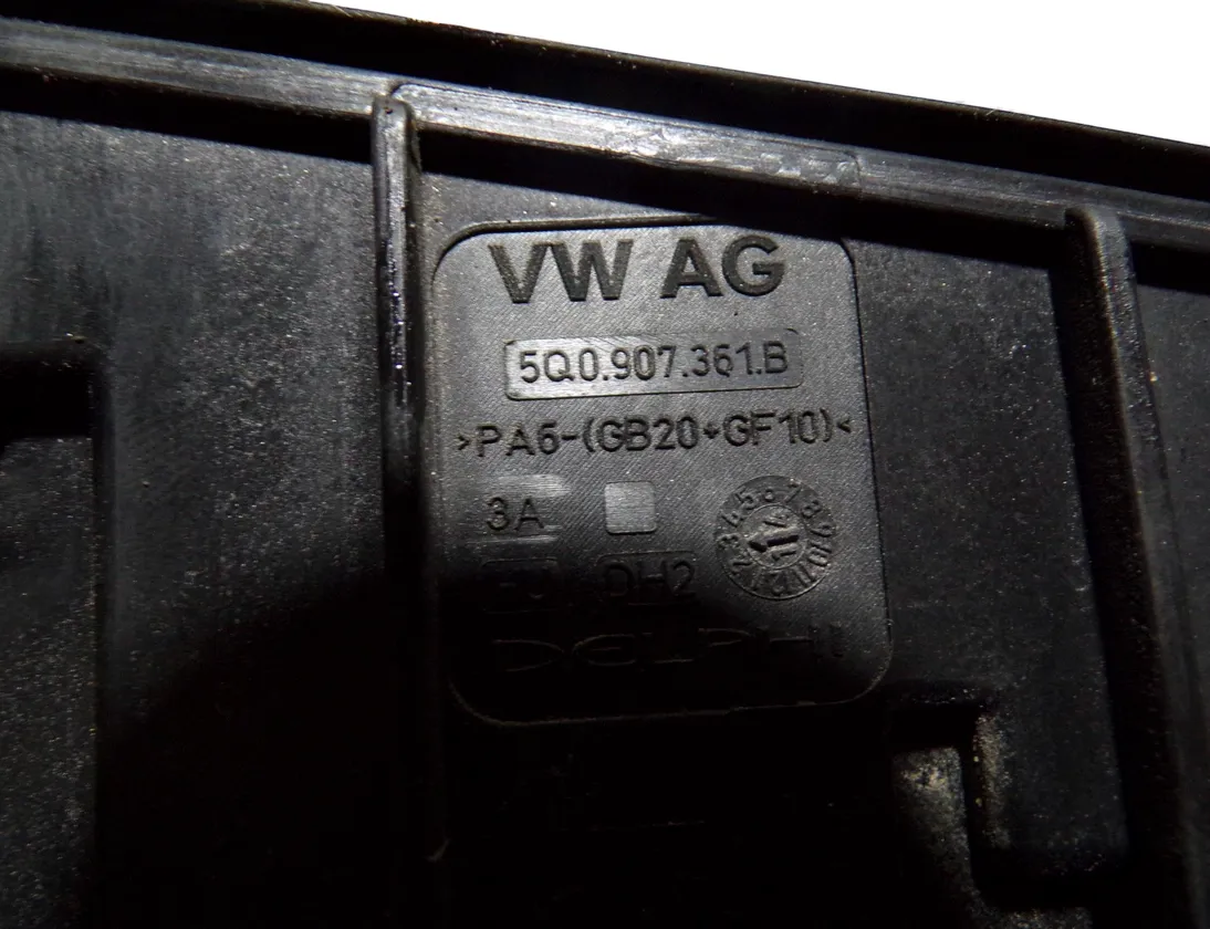 SKODA Octavia 3 generation (2013-2020) Крышка блока предохранителей 5Q0907361B 33524692