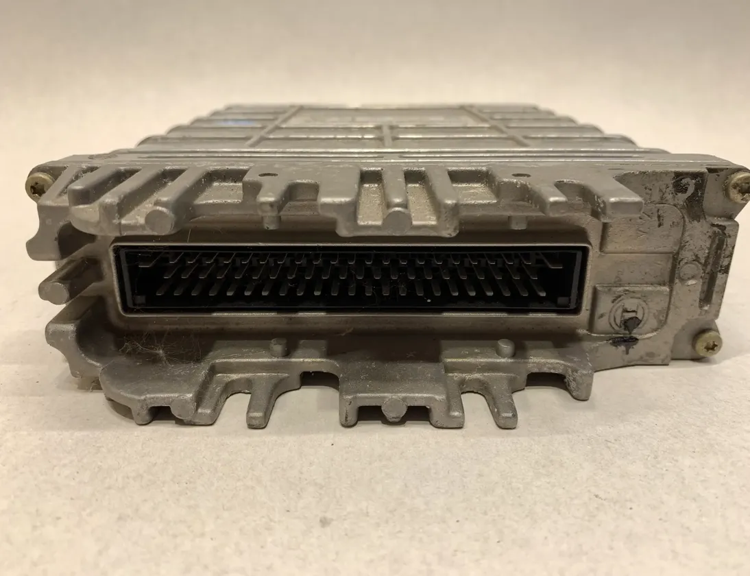 OPEL Vectra B (1995-1999) Engine Control Unit ECU 90464735,0281001335 16882549