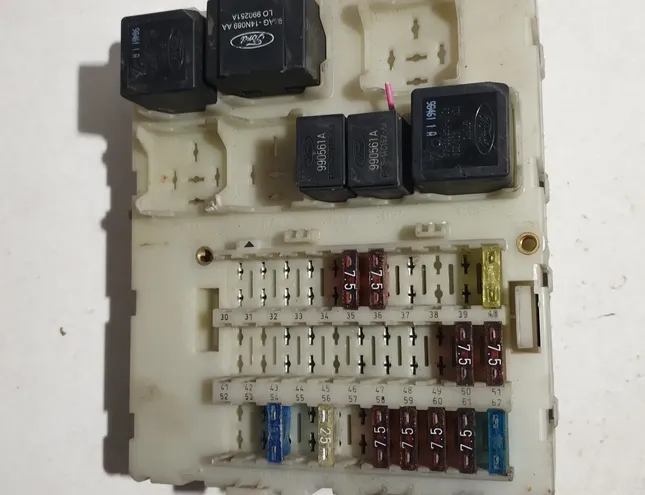 FORD Focus 1 generation (1998-2010) Drošinātāju kārba 98ag14a073cg 22131427
