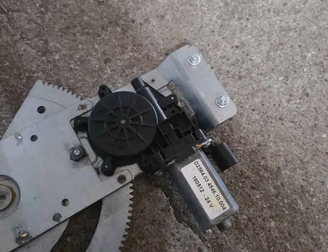 MERCEDES-BENZ ACTROS (1996-2002) Priekšējo kreiso durvju logu pacēlājs 350103929000,A0007200079,ac929 34283941