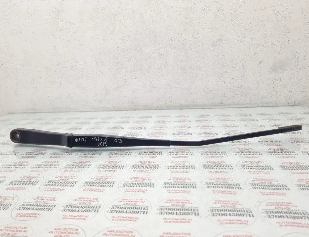 SEAT Ibiza 2 generation (1993-2002) Priekšējie stikla tīrītāji 6L1955409B 33903190