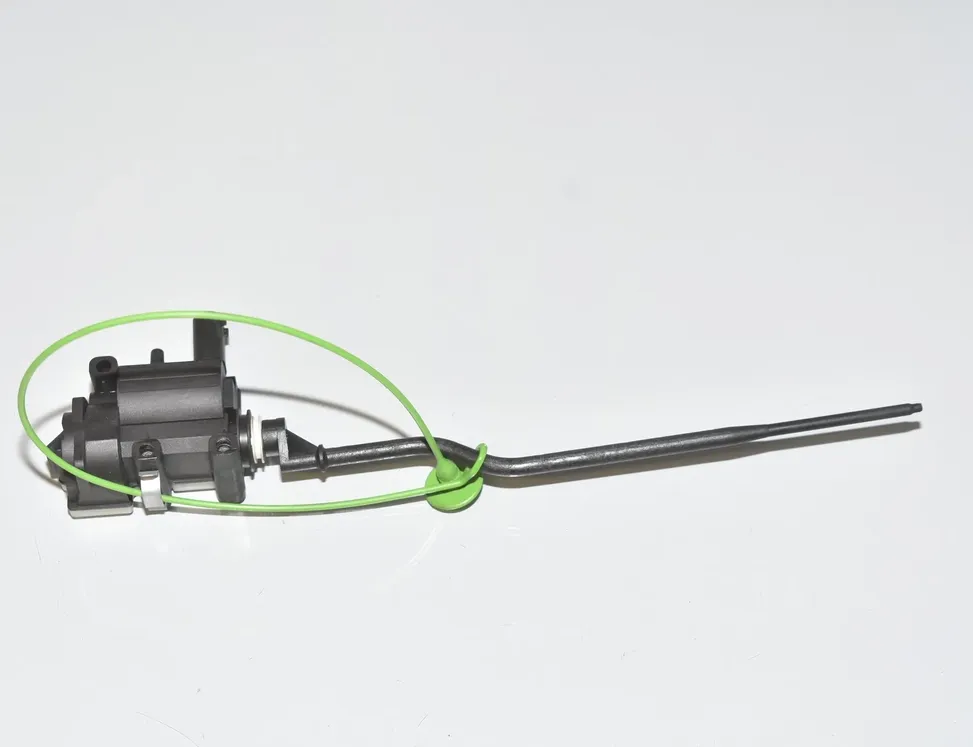 BMW 3 Series E90/E91/E92/E93 (2004-2013) Degvielas tvertnes vāciņa bloķēšana 6985880,67116985880 14526830