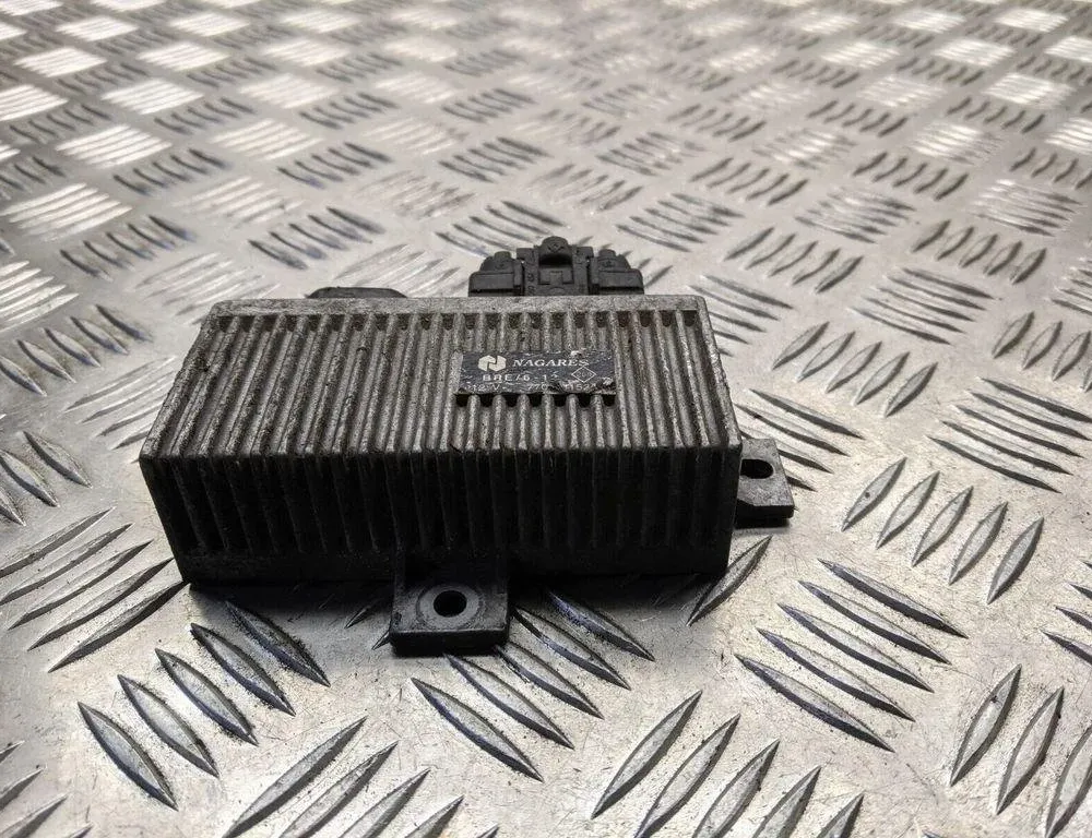 RENAULT Megane 1 generation (1995-2003) Aizdedzes sveces 7700111525 31426749