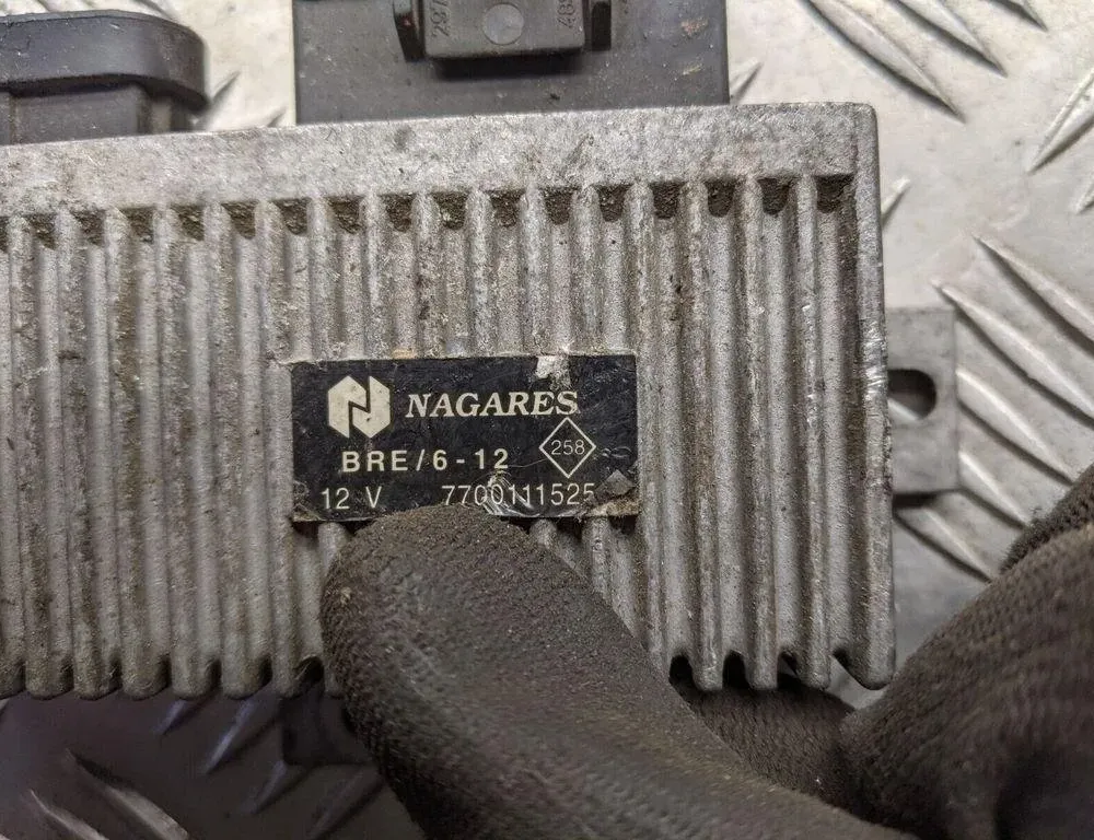 RENAULT Megane 1 generation (1995-2003) Aizdedzes sveces 7700111525 31426749