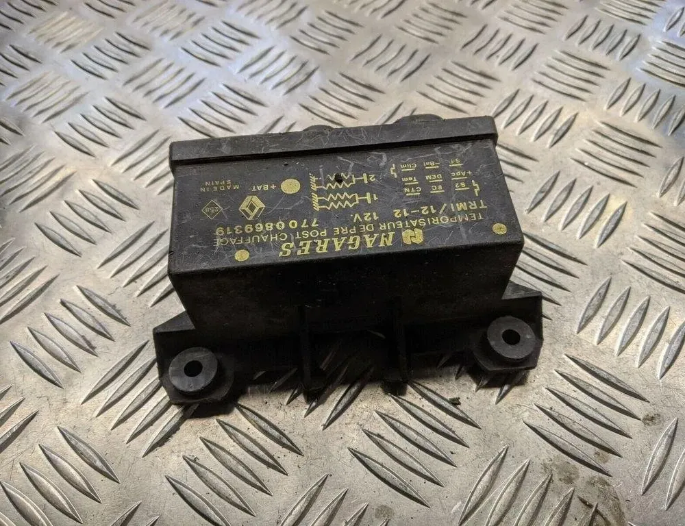 VOLVO V40 1 generation (1996-2004) Aizdedzes sveces 7700869319 31427113