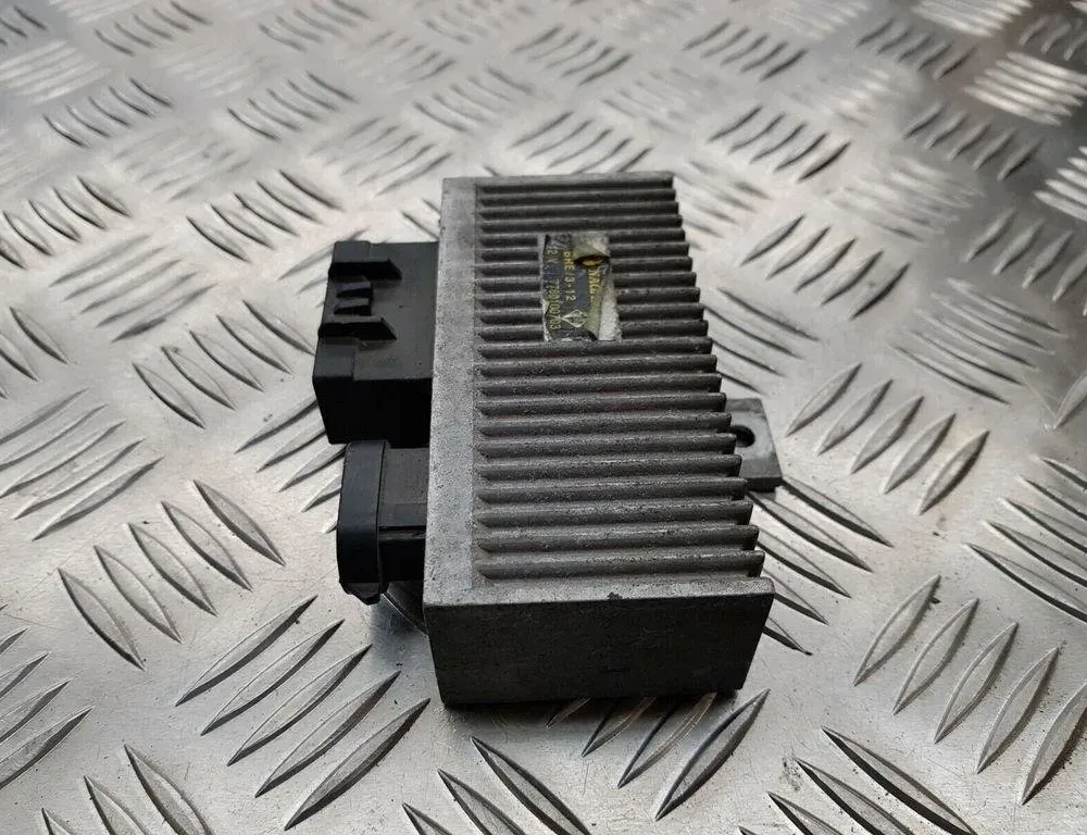 RENAULT Megane 1 generation (1995-2003) Aizdedzes sveces 7700100703 31432139