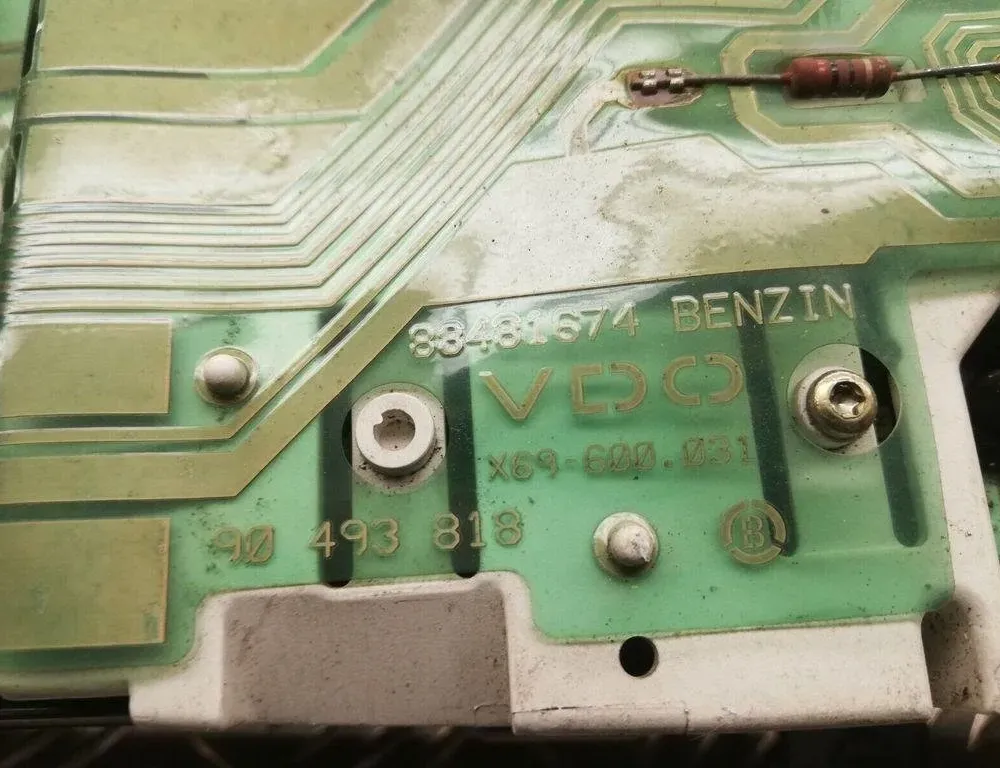 OPEL Omega B (1994-2003) Instrumentu panelis/spidometrs 90493818 31432572