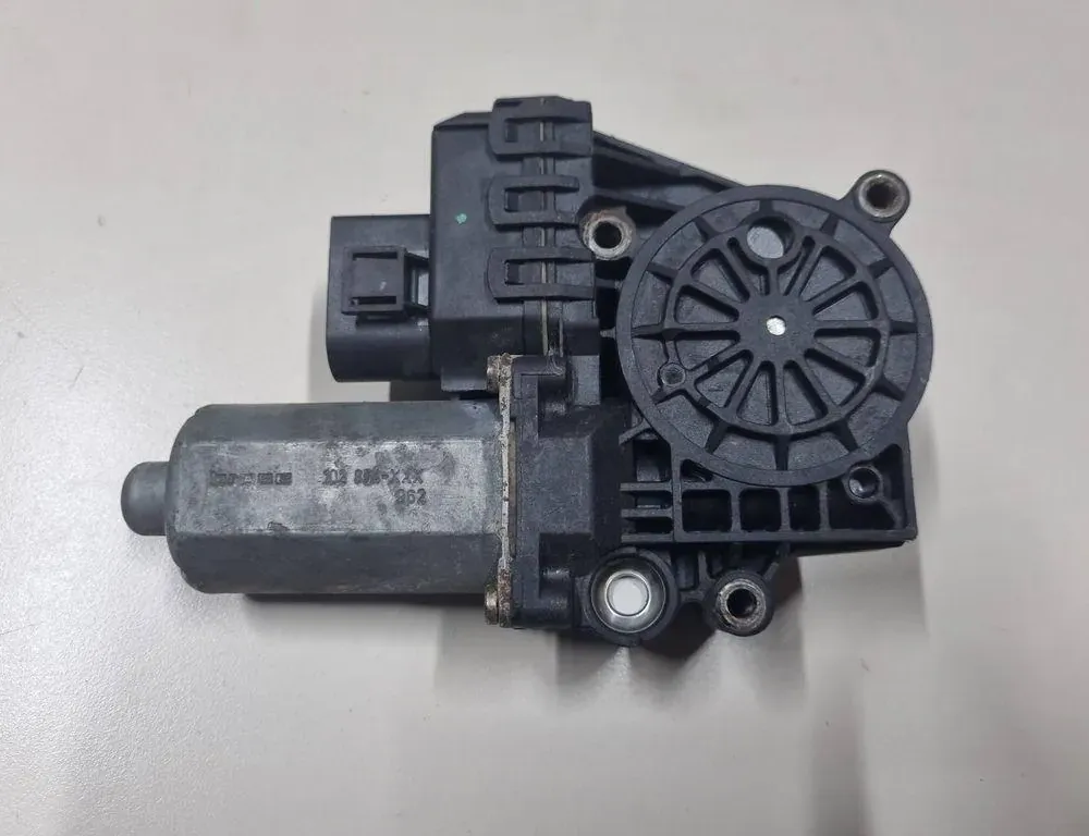 AUDI A6 C8/4K (2018-2024) Маторчик стеклоподъемника передней левой двери 0130821774 34011271