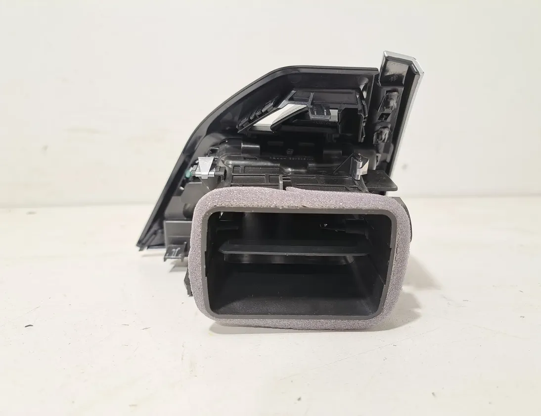 BMW X4 G02 (2018-2024) Вентиляционные отверстия в приборной панели 5A3BB10,9871599 33185159