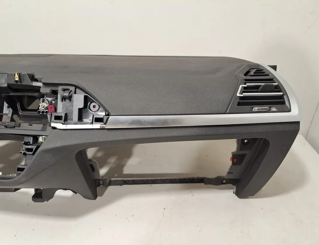 BMW X3 G01 (2017-2024) Передняя панель салона 9630992,6817903,6817876,9363471,9363478,9363477,9636709,9363417,9363418,9363415,9363416,9871604,6809628,6809630 33352762