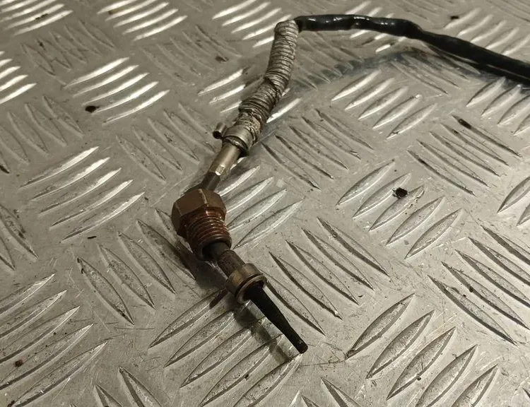 VOLKSWAGEN Passat B8 (2014-2023) Exhaust gas temperature sensor 04L919529D 34884176