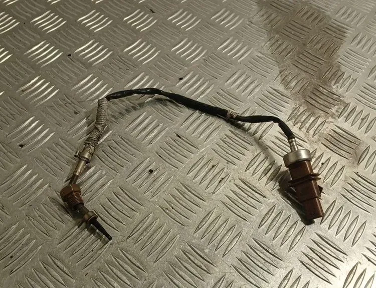 VOLKSWAGEN Passat B8 (2014-2023) Exhaust gas temperature sensor 04L919529D 34884176