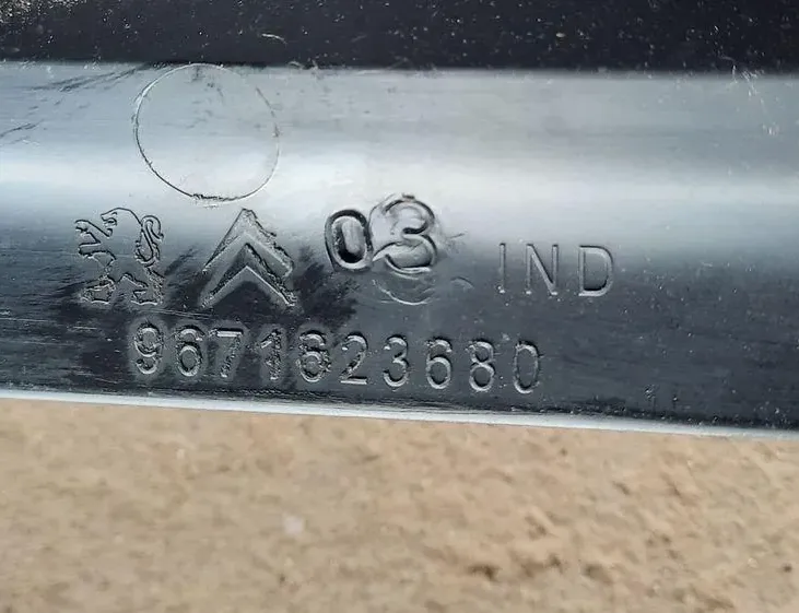 PEUGEOT 5008 1 generation (2009-2016) Front Wiper Cowl Trim 9671623680 34074849