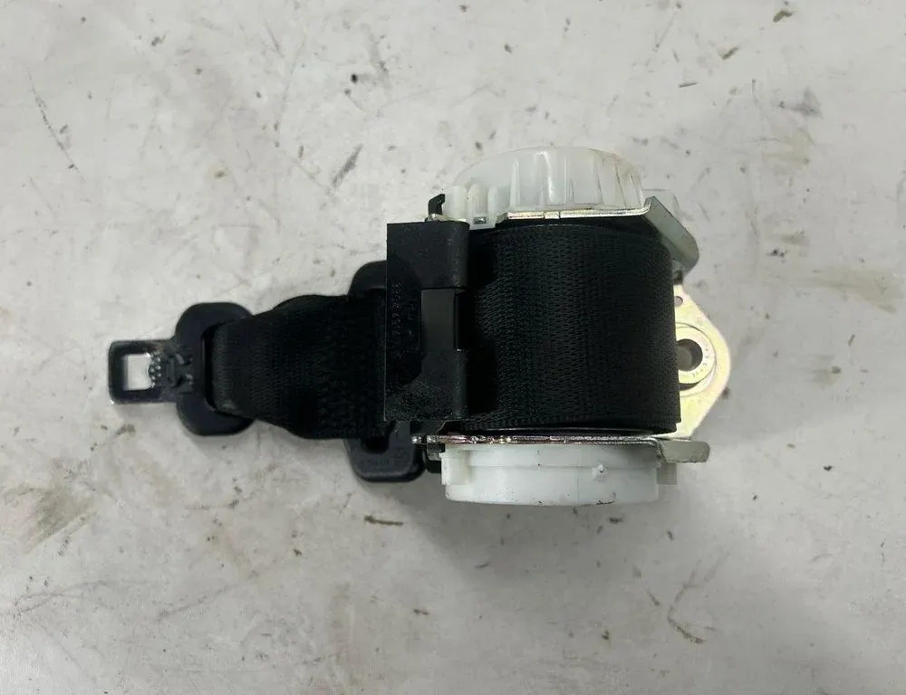 BMW 5 Series F10/F11 (2009-2017) Rear Middle Seatbelt 724375704 33190643