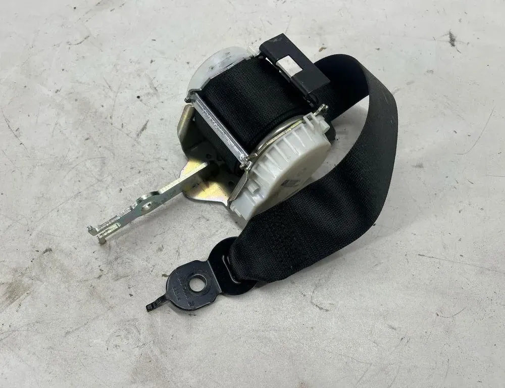BMW 5 Series F10/F11 (2009-2017) Rear Left Seatbelt 34048282 33194002