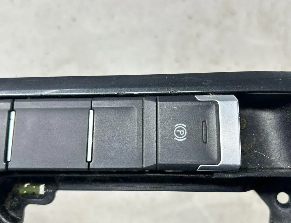 VOLKSWAGEN Tiguan 2 generation (2016-2024) Пластиковая отделка  переключения передач 5NN863245 33518165