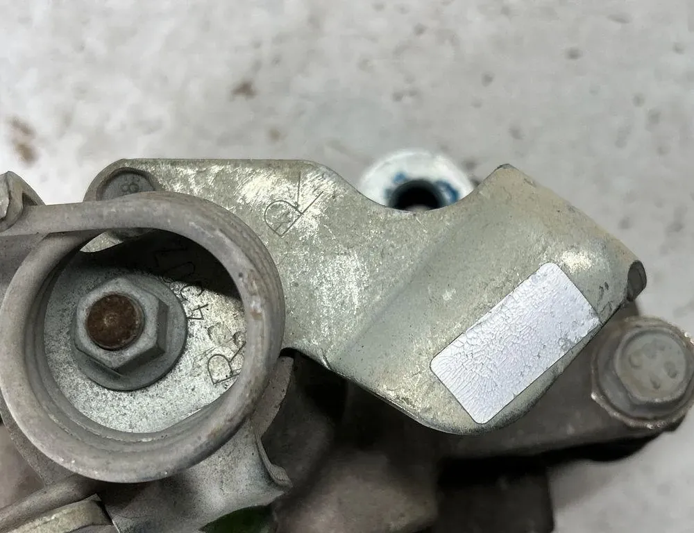 FORD USA Mustang 6 generation (2014-2024) Aizmugurējais labais bremžu suports FR3C2K327 33565862