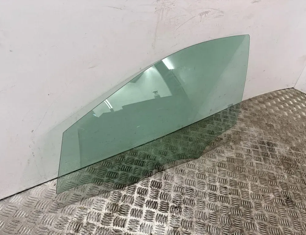 INFINITI Q30 1 generation (2016-2020) Стекло передней левой двери 43R000929 33580195