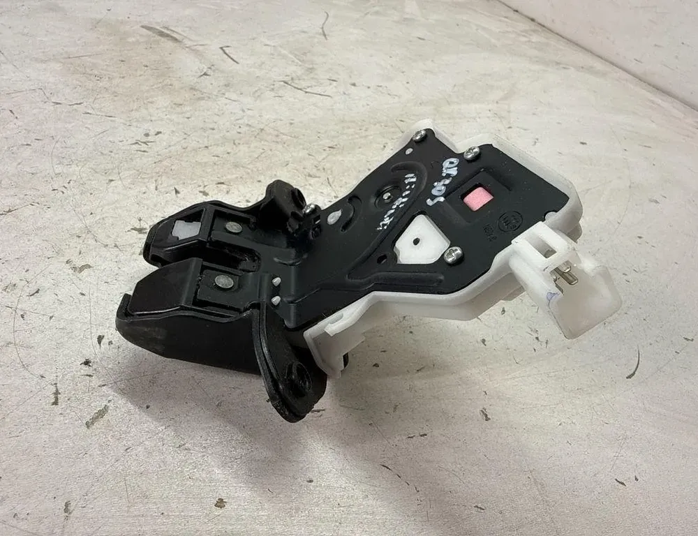 INFINITI Q30 1 generation (2016-2020) Tailgate Boot Lock 905025DA0C 33608825