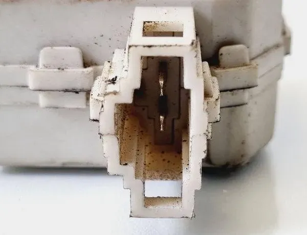 VOLKSWAGEN Passat B7 (2010-2015) Degvielas tvertnes vāciņa bloķēšana 3C0810773,3C0810773A 31097666