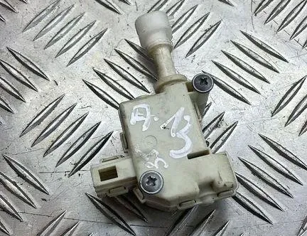 VOLKSWAGEN Passat B6 (2005-2010) Degvielas tvertnes vāciņa bloķēšana 3C0810773 31823161