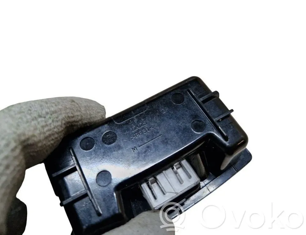 BMW 5 Series F10/F11 (2009-2017) Пепельница 12025 33528357