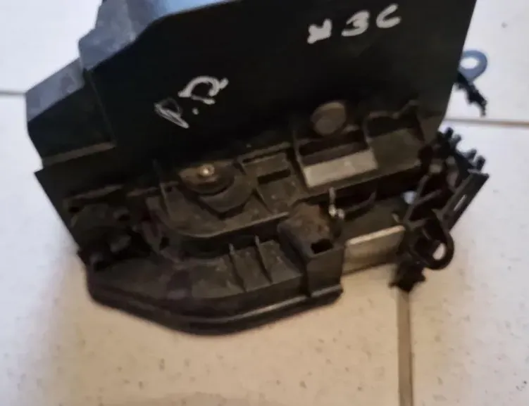 BMW 1 Series E81/E82/E87/E88 (2004-2013) Замок двери передний правый 7167074 33602283