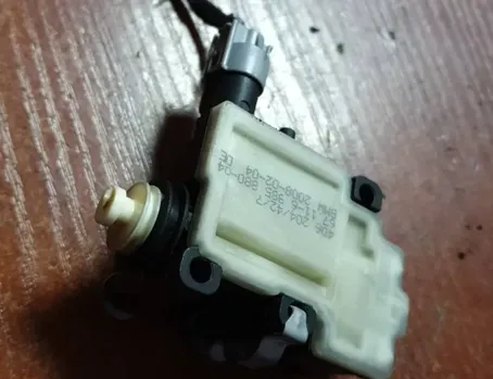 BMW 3 Series E90/E91/E92/E93 (2004-2013) Degvielas tvertnes vāciņa bloķēšana 6985880 10604800