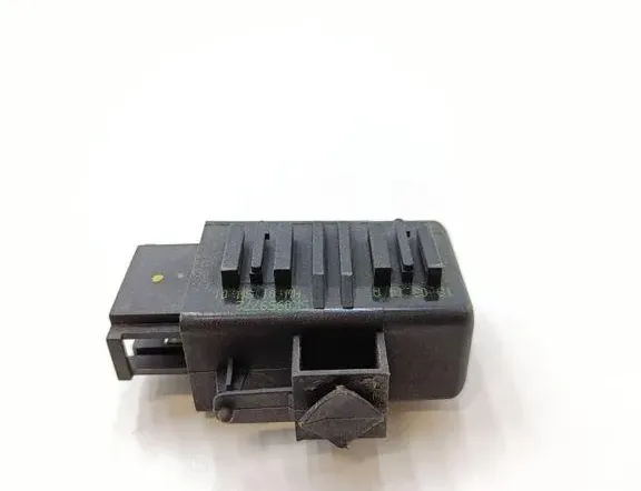 VOLKSWAGEN Golf 8 generation (2019-2023) Seat heating relay 5K0959772 33340848