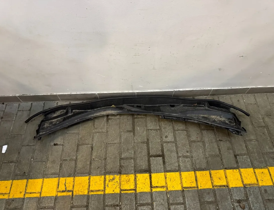 LEXUS RX 4 generation (2015-2024) Priekšējā stikla tīrītāja apdare / plastmasa 5578148210 33532745