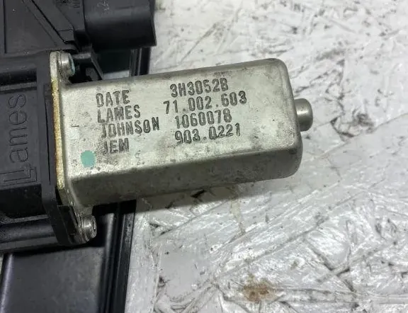 BMW 1 Series E81/E82/E87/E88 (2004-2013) Aizmugurējo kreiso durvju logu pacēlājs 33468651