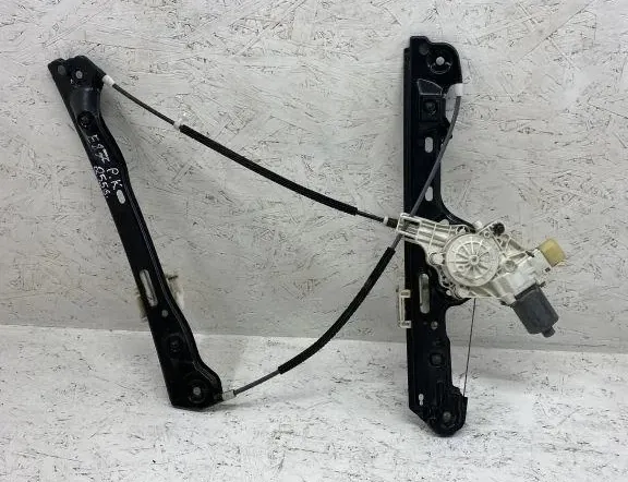 BMW 1 Series E81/E82/E87/E88 (2004-2013) Priekšējo kreiso durvju logu pacēlājs 33468653