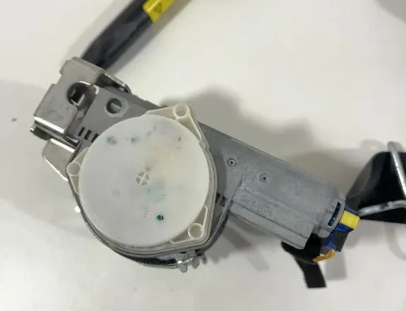 PEUGEOT 3008 2 generation (2017-2023) Front Right Seatbelt 34019804 33469324