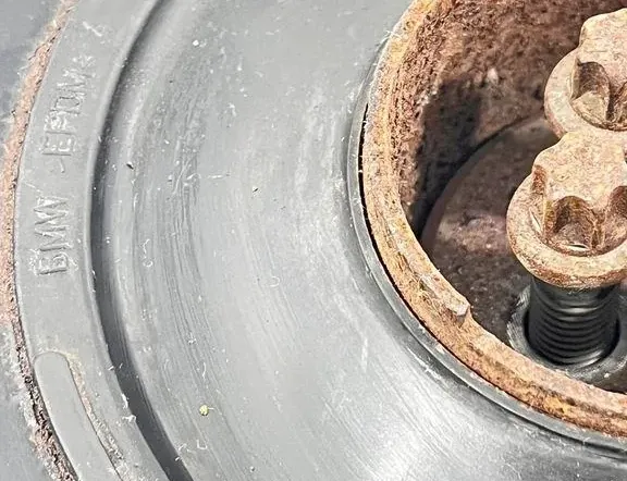 BMW 5 Series F10/F11 (2009-2017) Шкив коленчатого вала 13981110 33470885