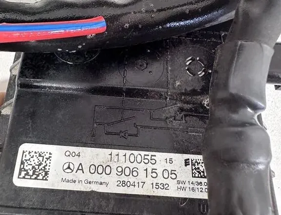 MERCEDES-BENZ CL-Class Fuse box A2055407011 33471986