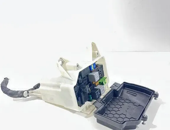 MERCEDES-BENZ CL-Class Drošinātāju kārba A2055402428 33472003