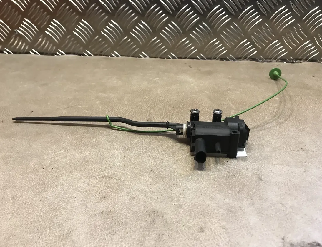 BMW 3 Series E90/E91/E92/E93 (2004-2013) Замок крышки топливного бака 6985880 14213166