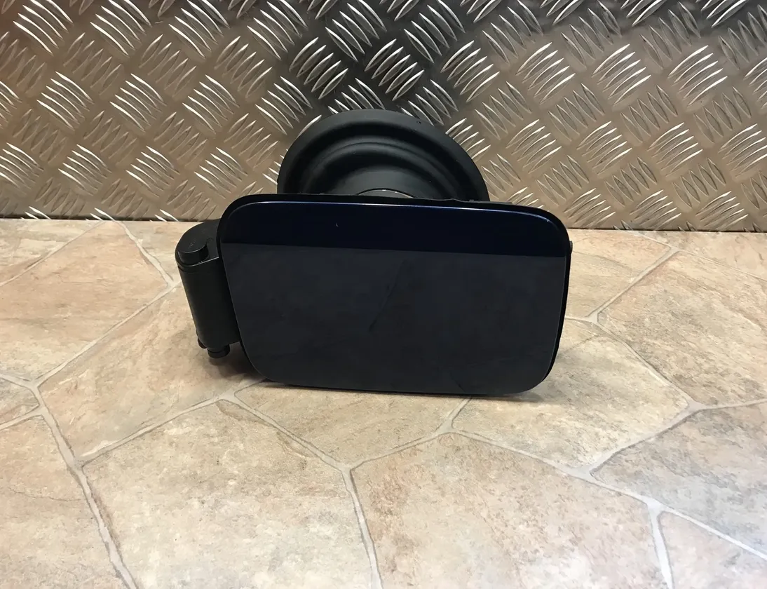 BMW 3 Series E90/E91/E92/E93 (2004-2013) Fuel Tank Flap 7073961 18085984