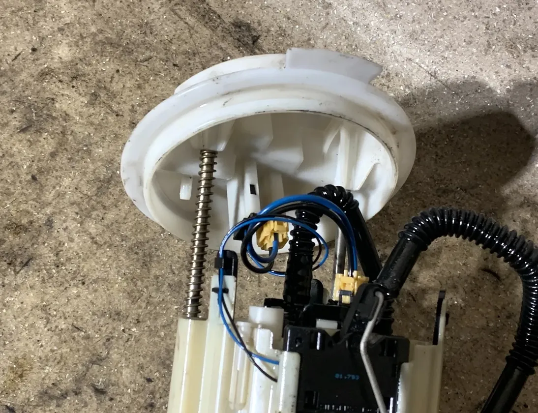 MERCEDES-BENZ C-Class W204/S204/C204 (2004-2015) Degvielas sūknis degvielas tvertnē A2044702294 33043909