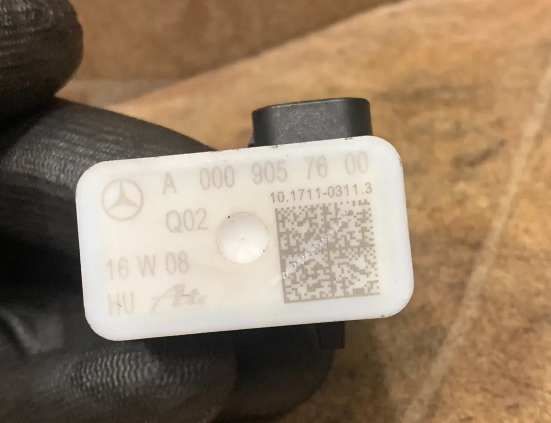 MERCEDES-BENZ GLE Coupe C292 (2015-2019) Датчик удара передний правый A0009057600 33494315