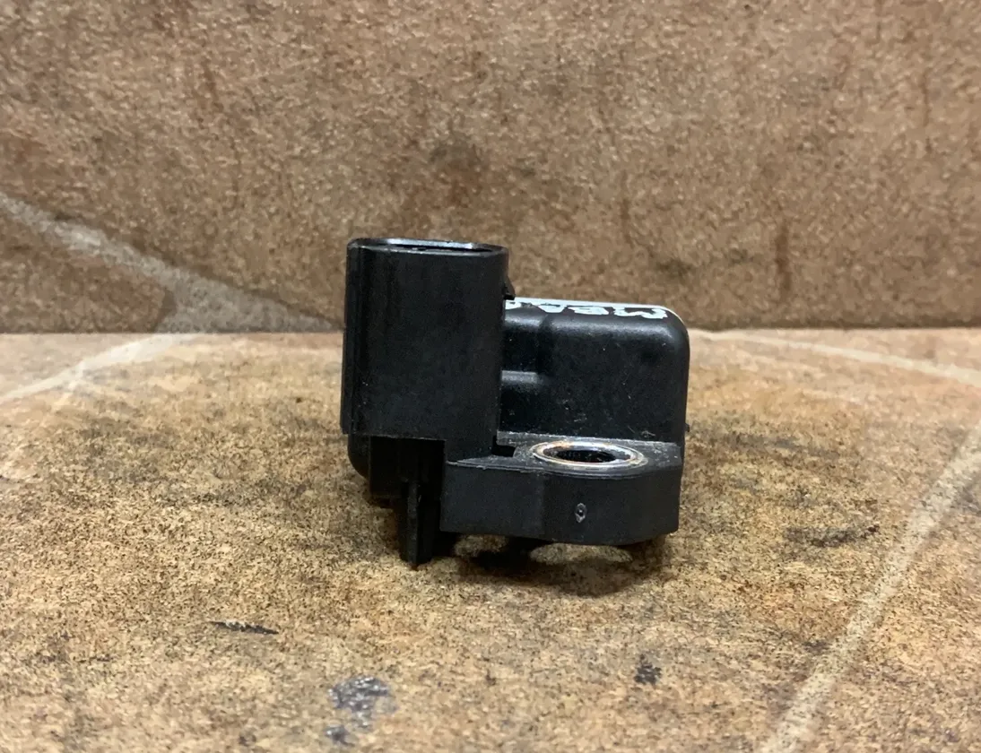 MERCEDES-BENZ GLE Coupe C292 (2015-2019) Датчик удара передний правый A0009057600 33494315